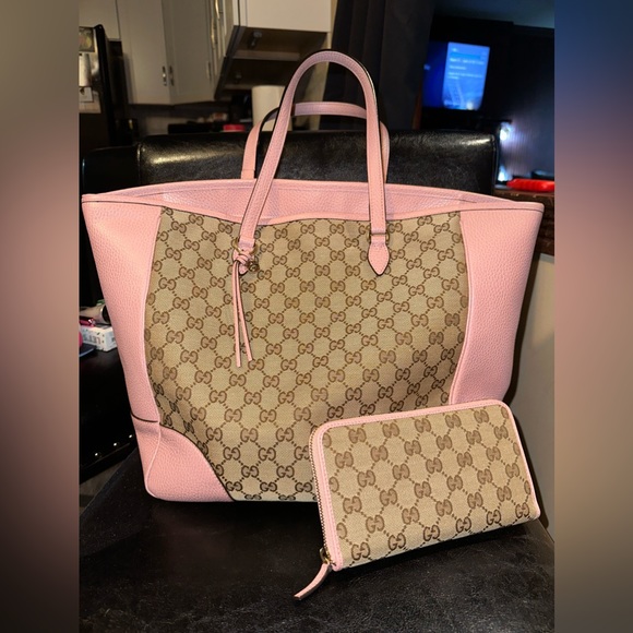 Gucci Handbags - Gucci bag and wallet